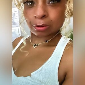 Meet your Posher, Joi